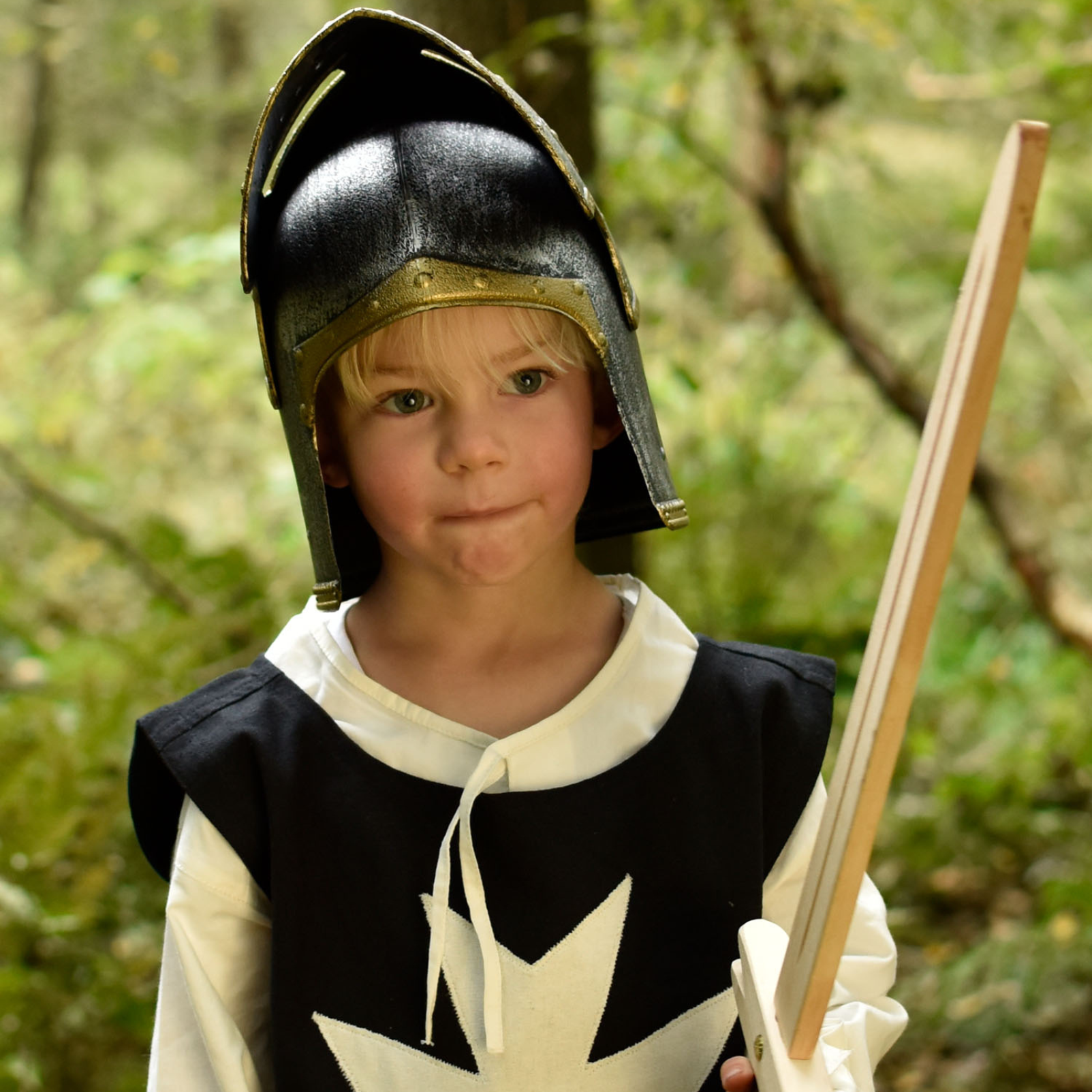 Kinder Ritter-Topfhelm mit Klappvisier aus Kunststoff