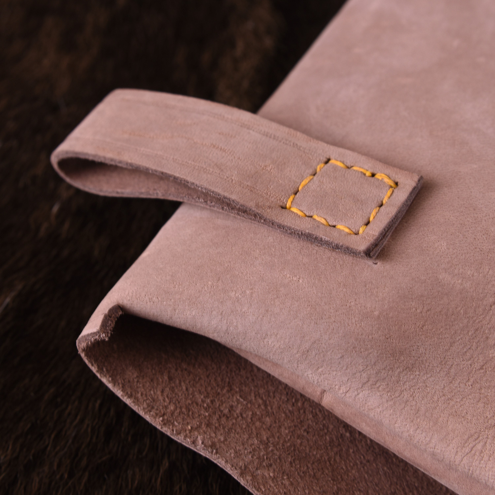 Gürteltasche aus Leder, halbrund