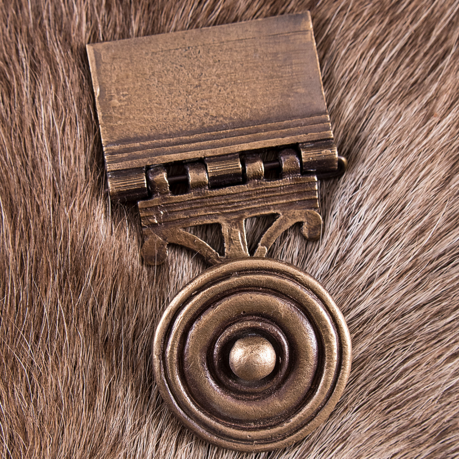 Pugio-Halter für Römergürtel, Mainz-Muster, Messing, Paar