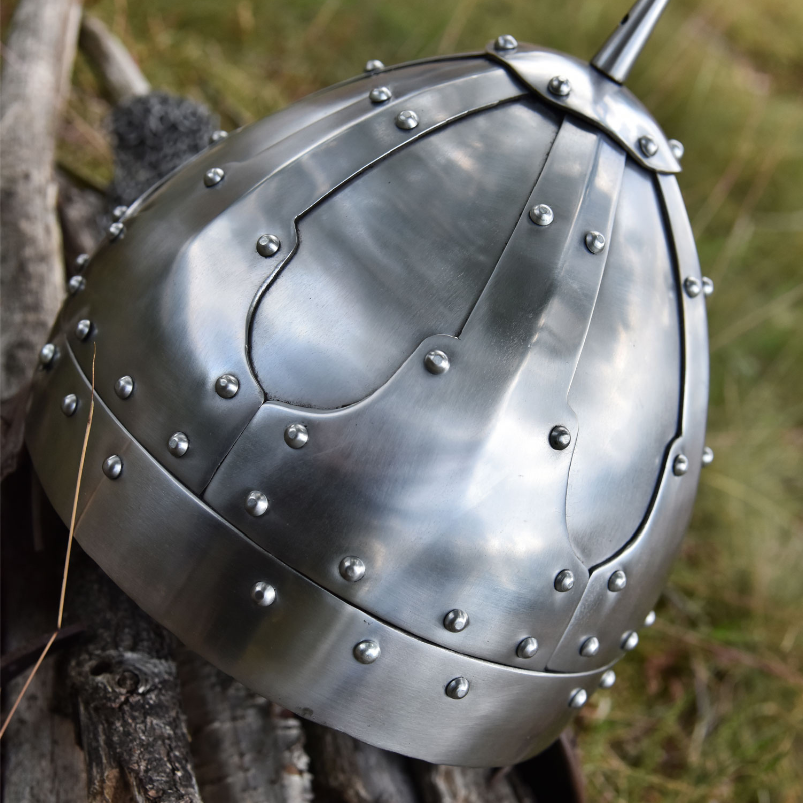 Spangenhelm mit Wangenklappen und Brünne, 2 mm Stahl