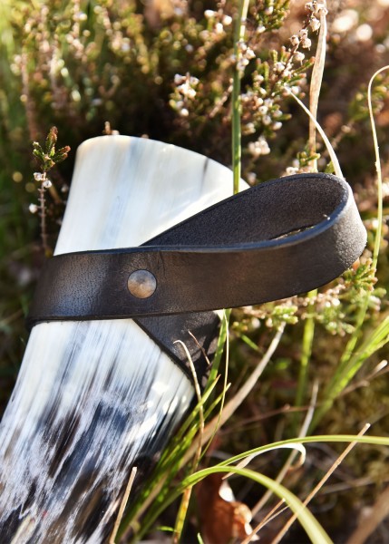 Einfacher Gürtelhalter für Trinkhorn aus Leder, Hornhalter, schwarz