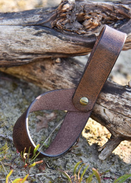 Einfacher Gürtelhalter für Trinkhorn aus Leder, Hornhalter, dunkelbraun
