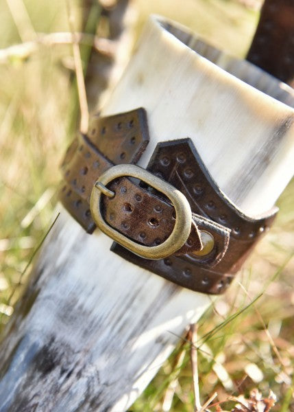 Leder Hornhalter für Trinkhorn mit Schnalle, dunkelbraun, versch. Größen