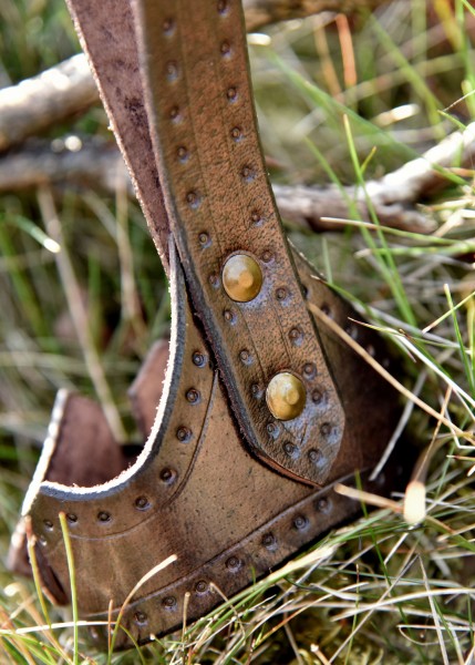 Leder Hornhalter für Trinkhorn mit Schnalle, dunkelbraun, versch. Größen