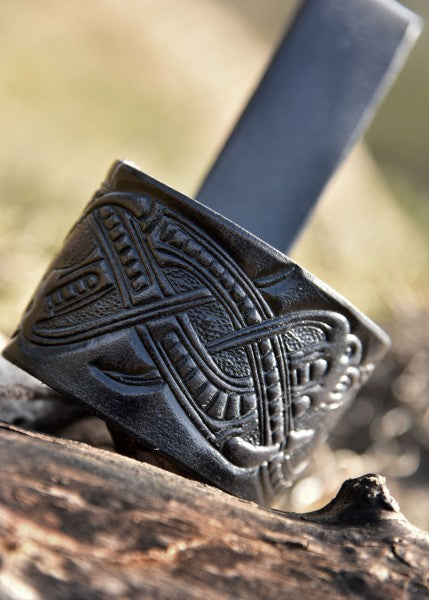 Leder Hornhalter für Trinkhorn, geprägter Drache, Jelling-Stil, schwarz