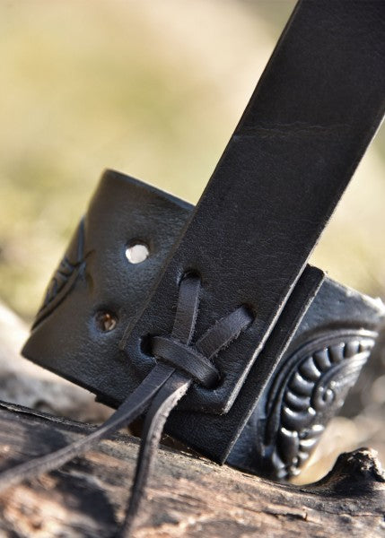 Leder Hornhalter für Trinkhorn, geprägter Drache, Jelling-Stil, schwarz