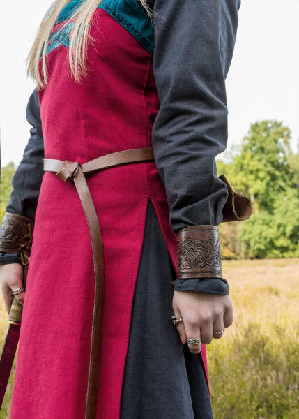 Wikinger Trägerkleid / Schürzenkleid Hilja mit Stickerei, rot
