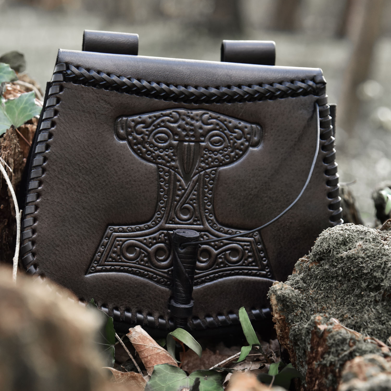 Gürteltasche mit Thorshammer-Prägung, Leder, Schwarz