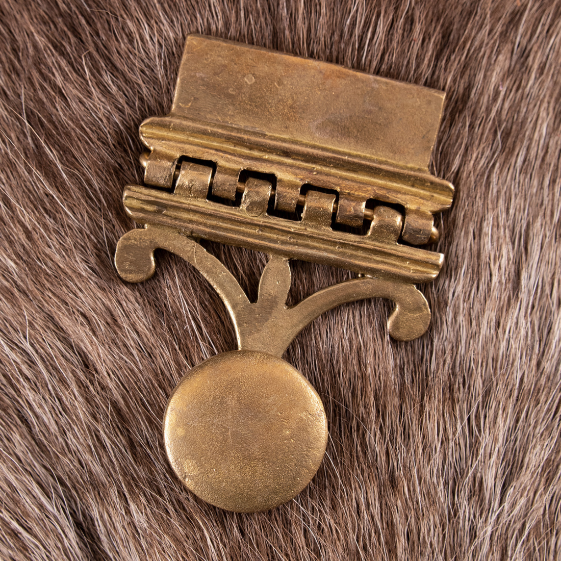 Pugio-Halter für Römergürtel, Vindonissa-Muster, Messing, Paar