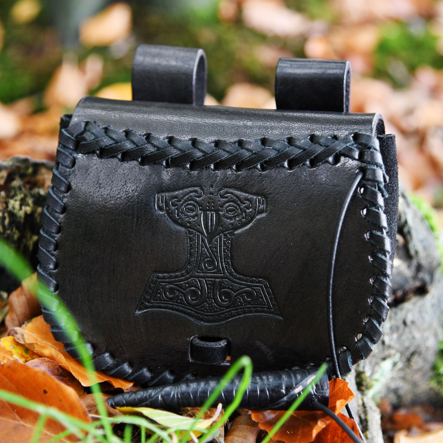 Kleine Gürteltasche aus Leder mit Thorshammer-Prägung, Schwarz