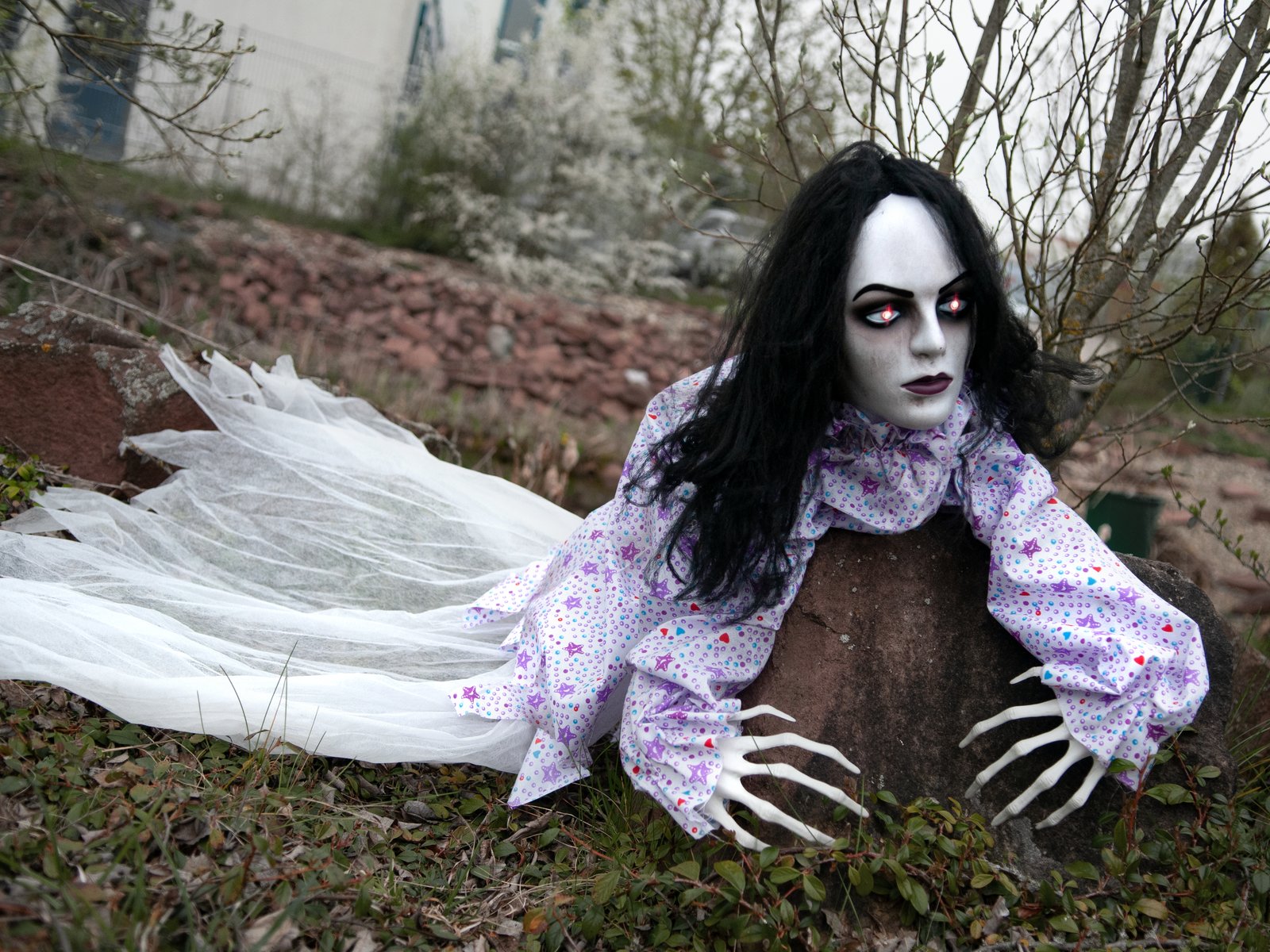 EUROPALMS Halloween Figur Crawling Girl, 150cm