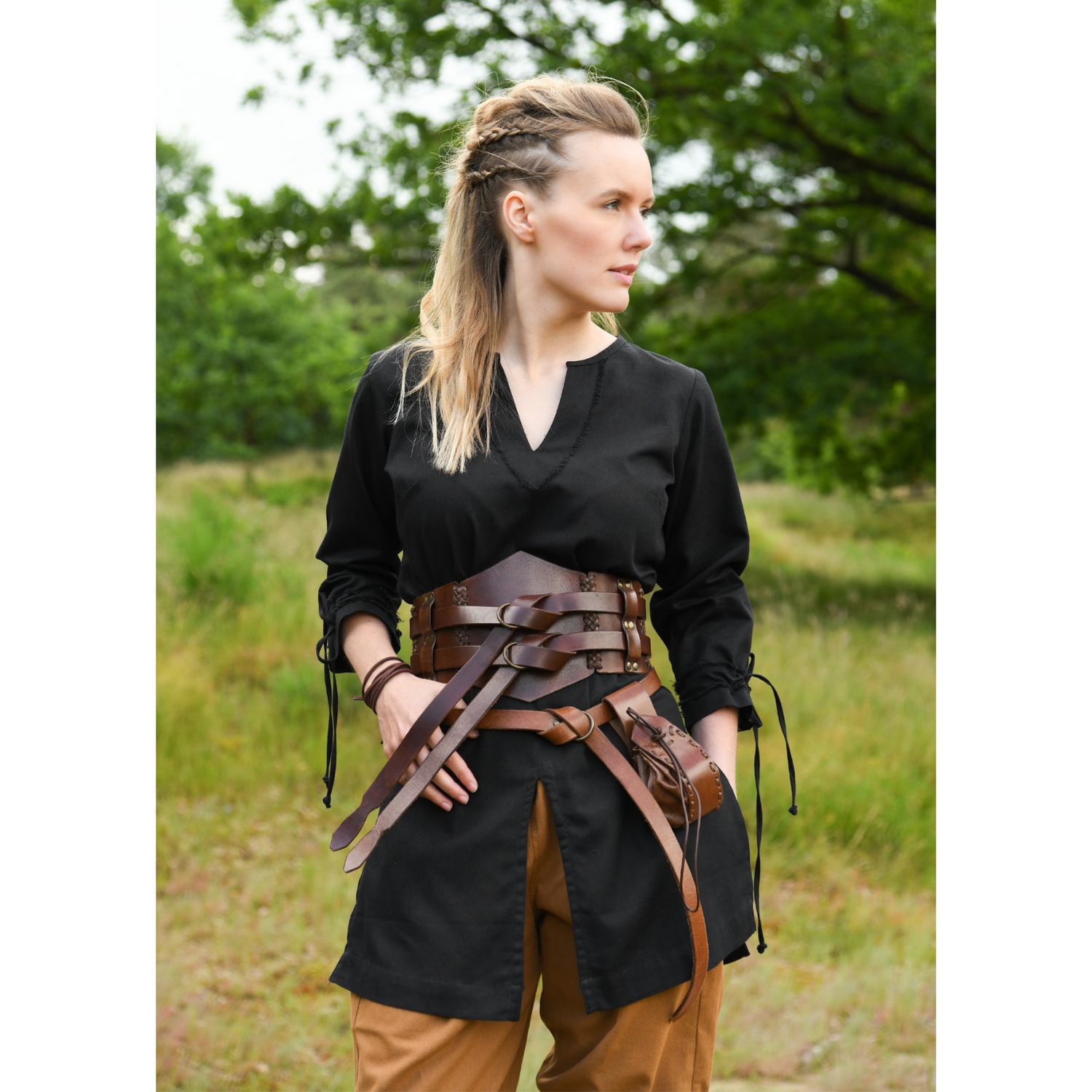 Mittelalter Tunika „Ylva“ für Damen – Wikinger &amp; LARP Kleidung Schwarz