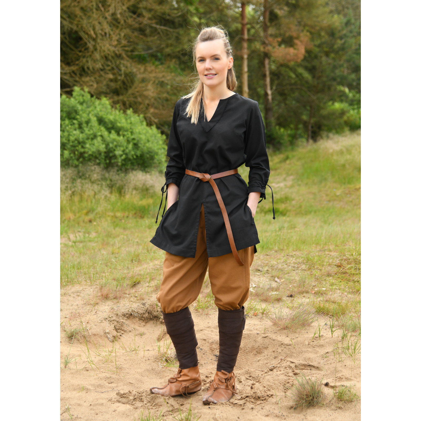 Mittelalter Tunika „Ylva“ für Damen – Wikinger &amp; LARP Kleidung Schwarz