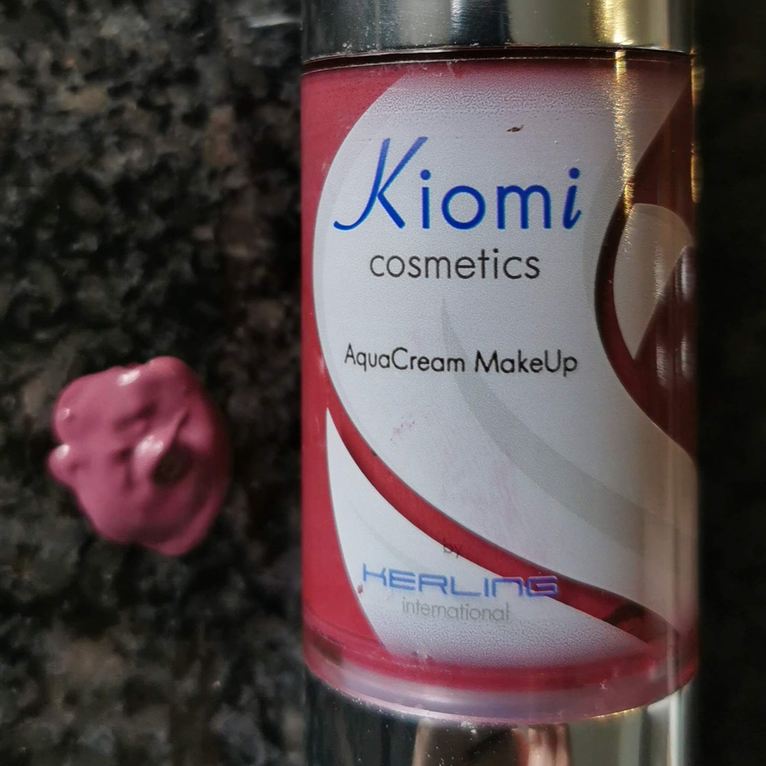 Kiomi Aqua-Cream Make Up in Weinrot C78 – 30 ml Tube, vegan &amp; hochpigmentiert