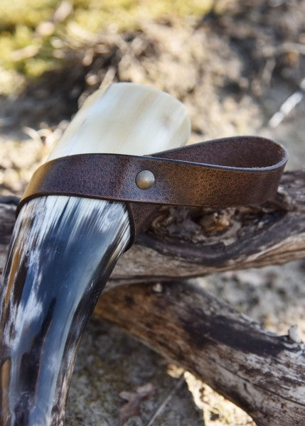 Einfacher Gürtelhalter für Trinkhorn aus Leder, Hornhalter, dunkelbraun