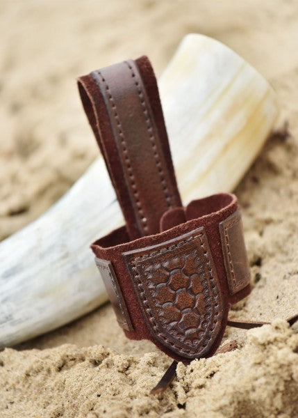 Leder Hornhalter für Trinkhorn mit Prägung und Wildleder, dunkelbraun