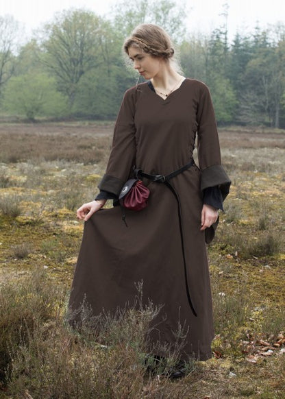 Mittelalterkleid mit Höllenfenstern, Bliaut Amal, braun