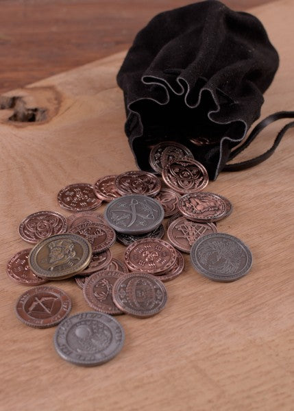Drachen-Münzen für LARP – detailreich geprägtes IT-Geld in Kupfer, Silber und Gold auf schwarzem Stoff