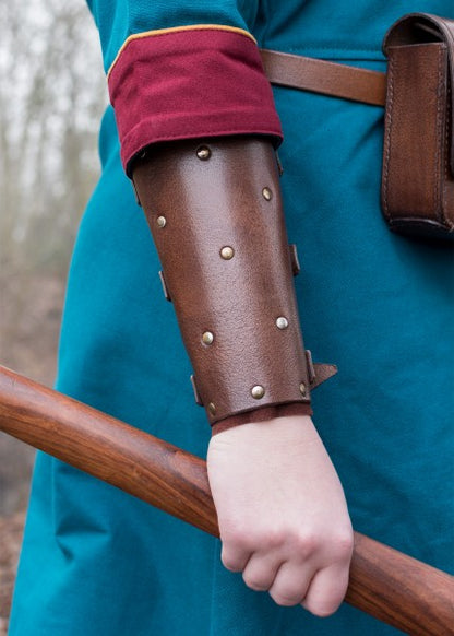 Armschützer aus Leder mit Nieten und Wildleder, Paar, versch. Farben